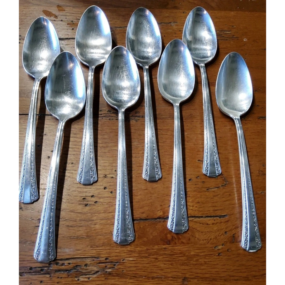 Rogers 1939 DeLuxe Plate Gracious 8 Piece Serving Spoons